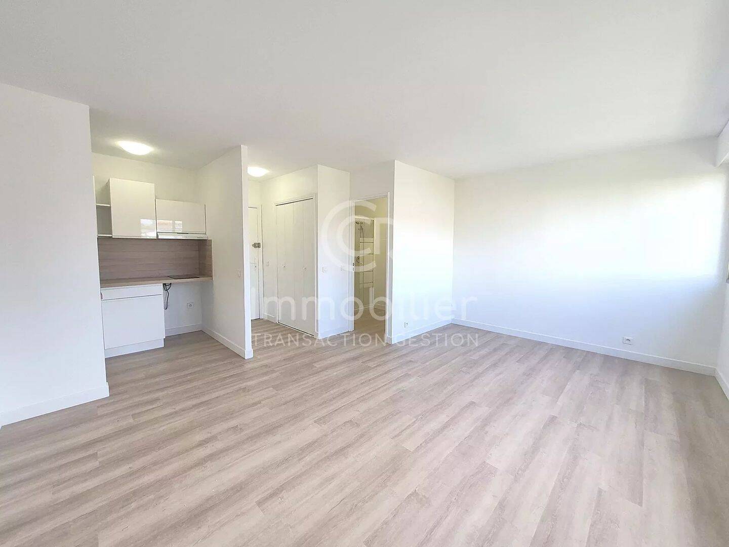 Appartement 1 pièce 28 m² · à Cannes · 27,9 m² · 650 €