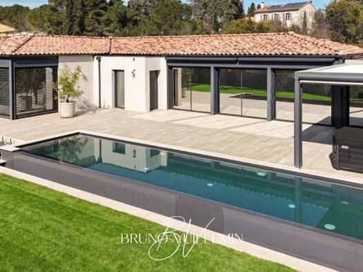 Villa à vendre 775 000 € 7 pièces 4 chambres 219 m² 2 962 m² de terrain Carcassonne 11000