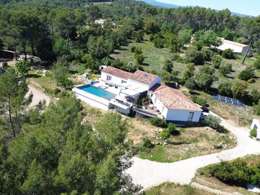 Villa à vendre 990 000 € 6 pièces 4 chambres 234 m² 10 000 m² de terrain Lorgues 83510
