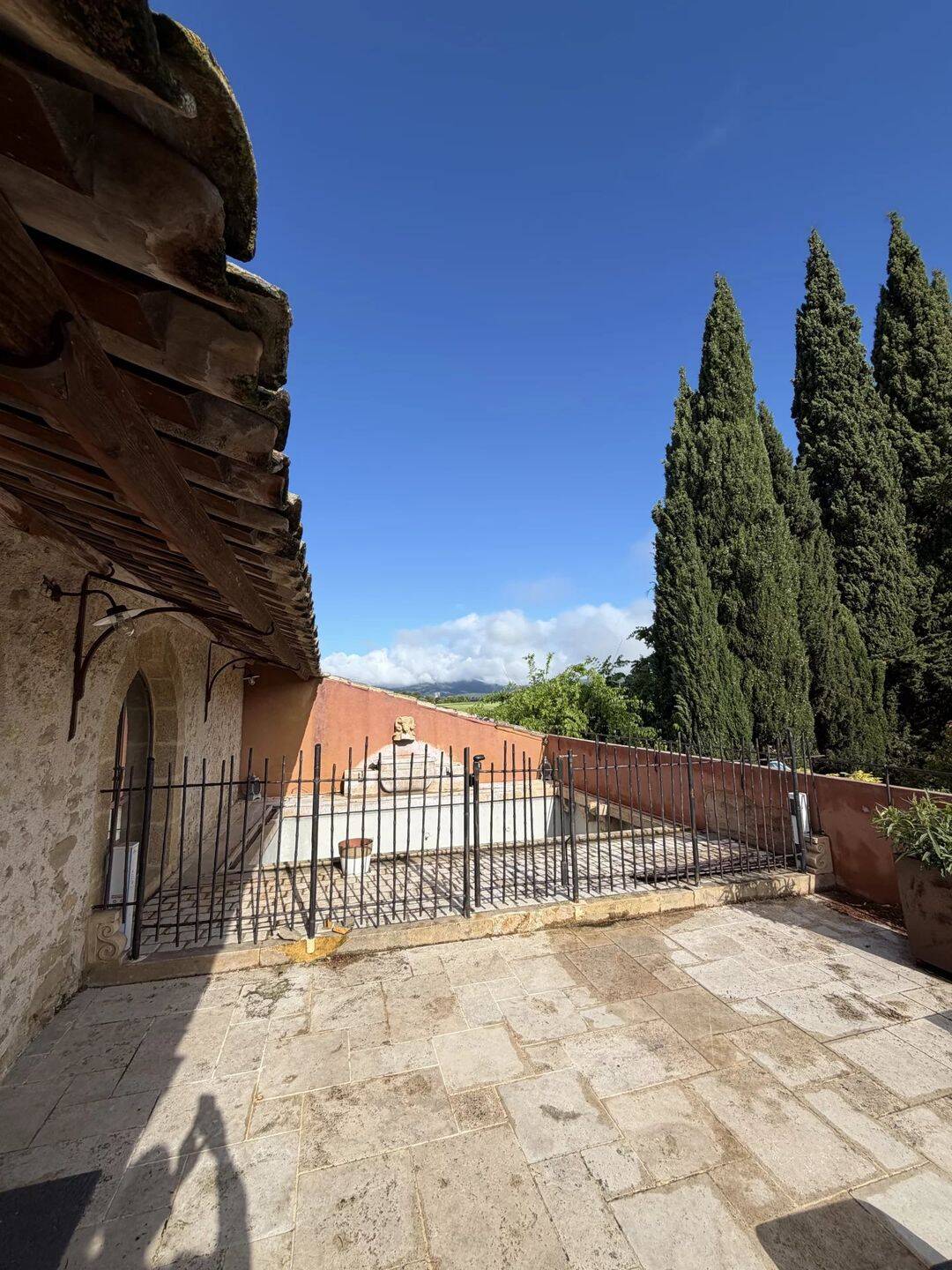 Appartement 5 pièces 221 m² · à Vaugines · 220,7 m² · 1 950 €