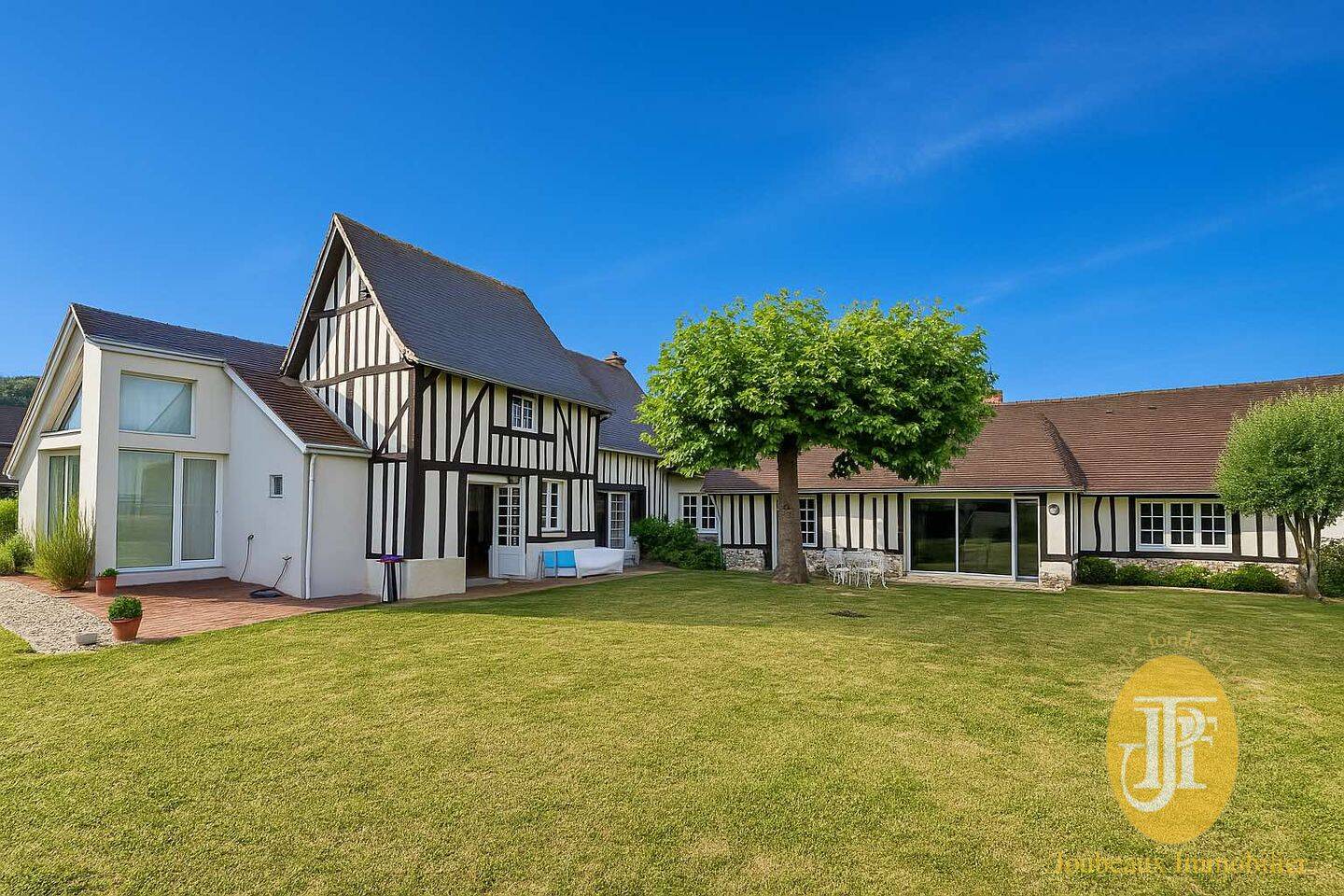 Maison 6 pièces 175 m² · à Le Val d'Hazey · 175 m² · 1 750 €