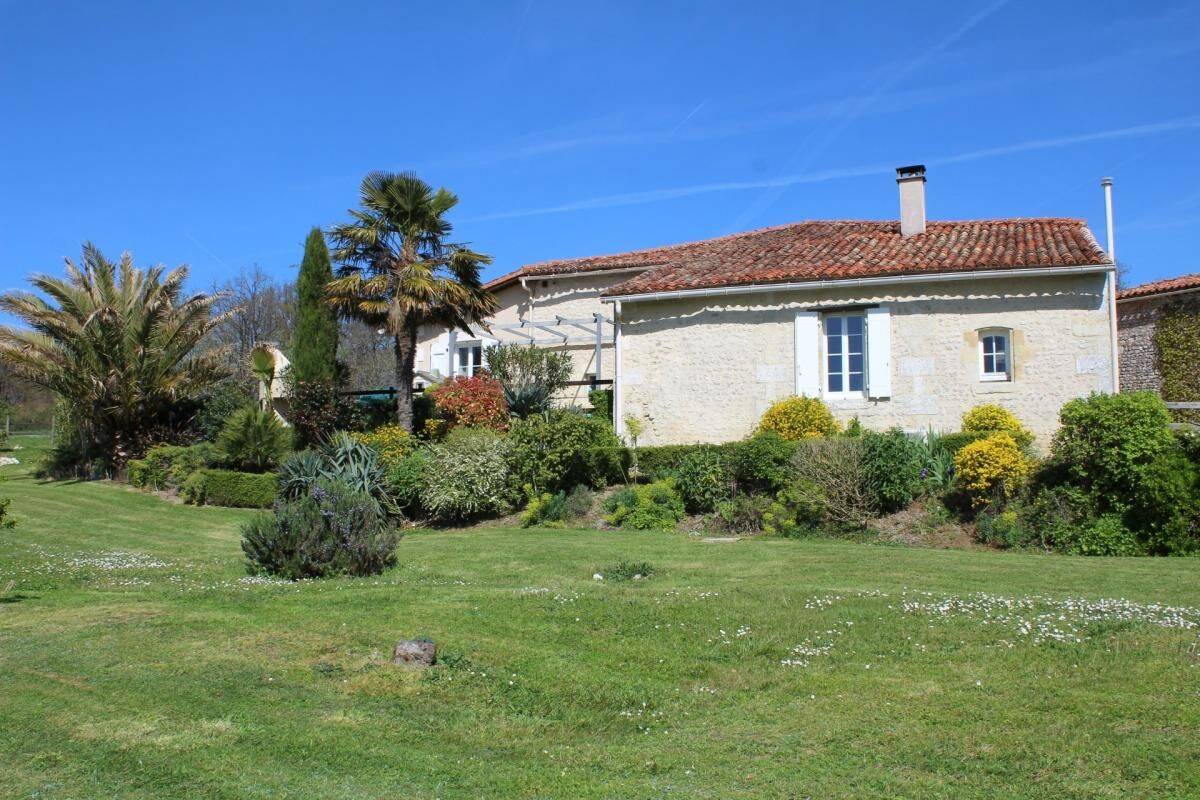 Maison 7 pièces 213 m² · à Chalais · 213 m² · 325 000 €