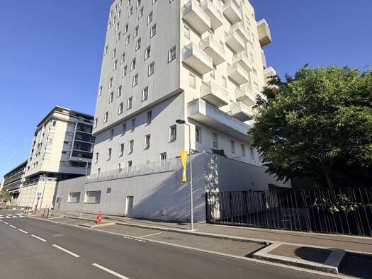 Duplex à vendre 229 000 € 4 pièces 3 chambres 73 m² Étage 1/8 Évry-Courcouronnes 91000