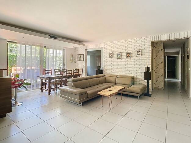 Appartement à vendre 451 500 € 5 pièces 3 chambres 100 m² RDC/4 Saint Quentin Montigny-le-Bretonneux 78180