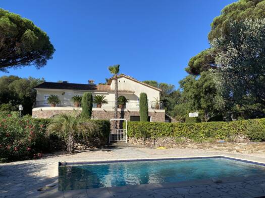 Villa à vendre 1 684 200 € 7 pièces 5 chambres 200 m² 2 000 m² de terrain Basse Suane-Les Virgiles Sainte-Maxime 83120