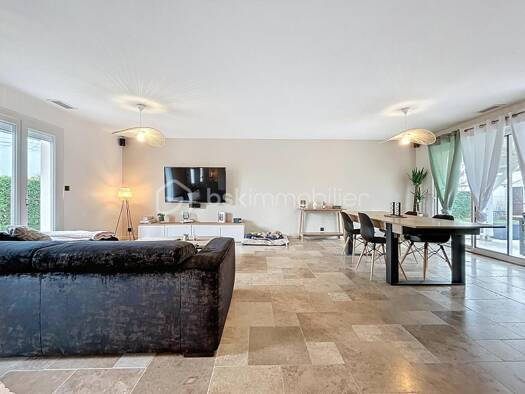 Maison à vendre 356 900 € 4 pièces 3 chambres 110 m² 821 m² de terrain Montussan 33450