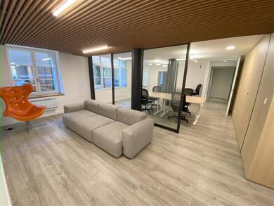 Espace bureau à vendre 400 000 € 185 m² de bureaux divisible jusqu'à 185 m² Cathédrale Tours 37000