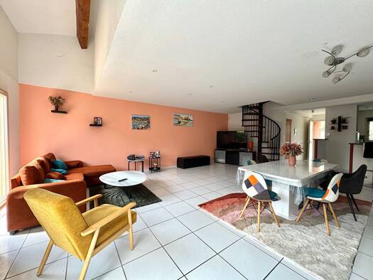 Maison à vendre - Première occupation 299 000 € 5 pièces 4 chambres 133 m² 847 m² de terrain Nord Elne 66200