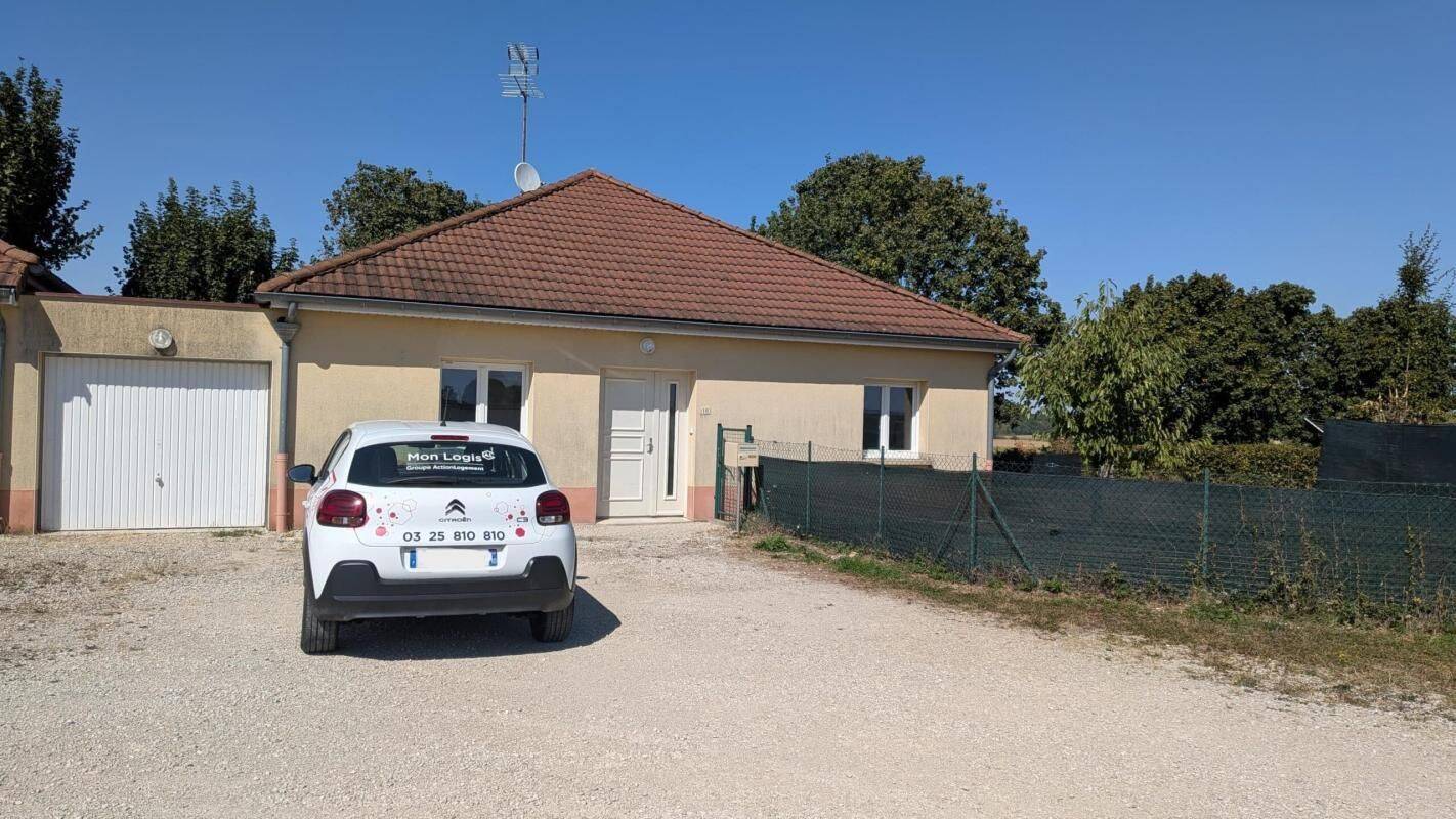 Maison 5 pièces 98 m² · à Morvilliers · 98 m² · 908 €
