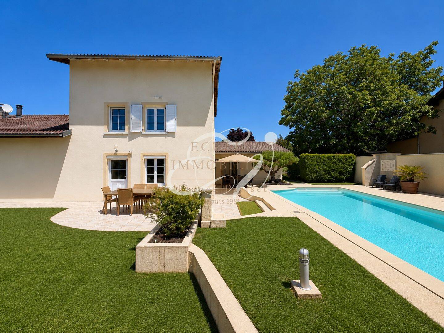 Maison 7 pièces 219 m² · à Bonnefamille · 219 m² · 519 000 €