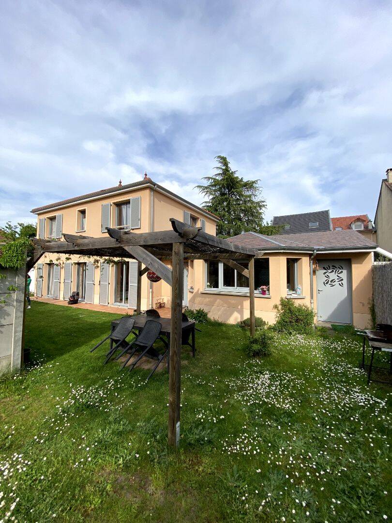Maison 6 pièces 155 m² · à Maisons-Laffitte · 154,8 m² · 3 416 €/mois