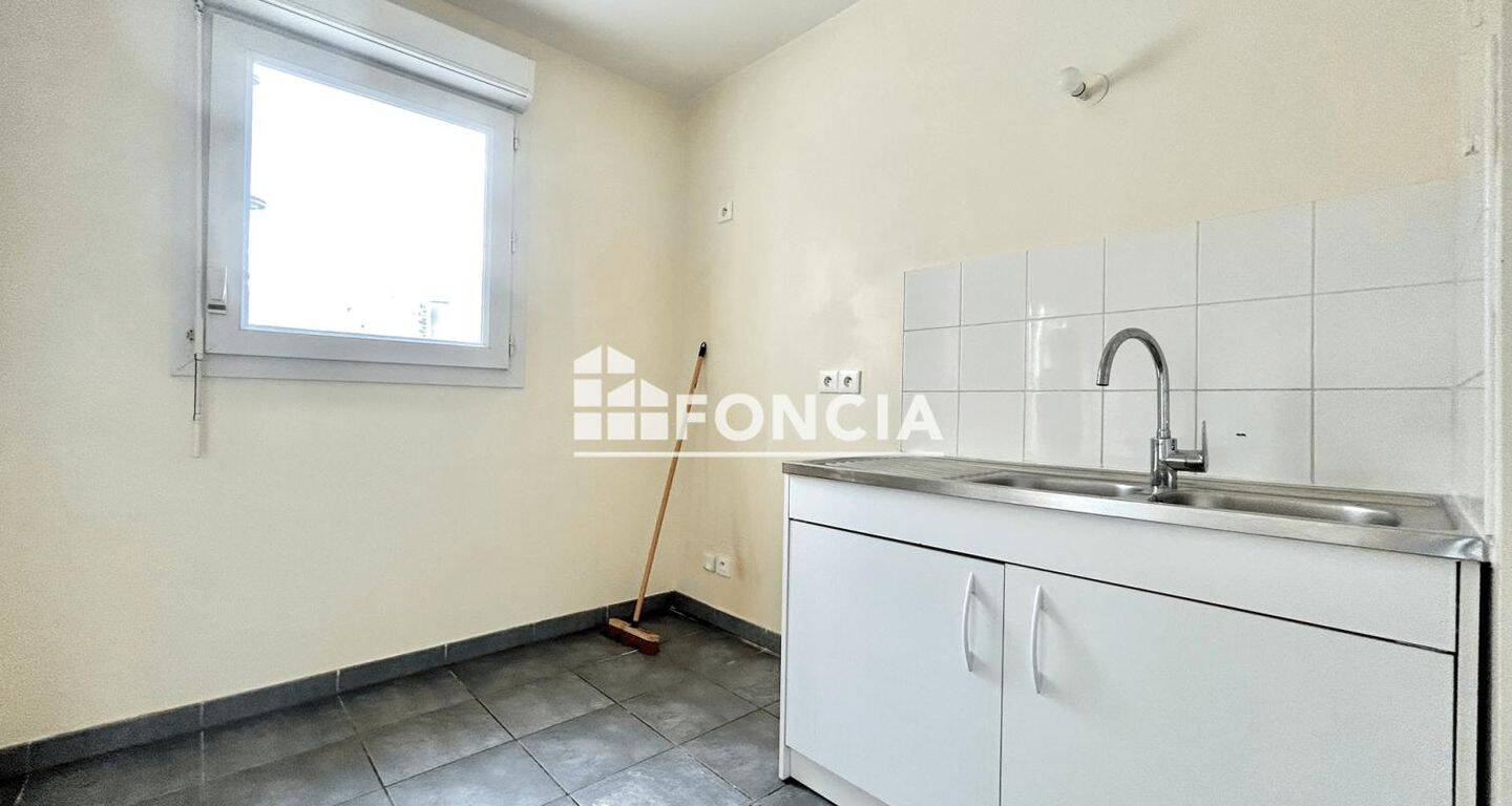 Appartement 3 pièces 62 m² · à Vénissieux · 62,2 m² · 701 €