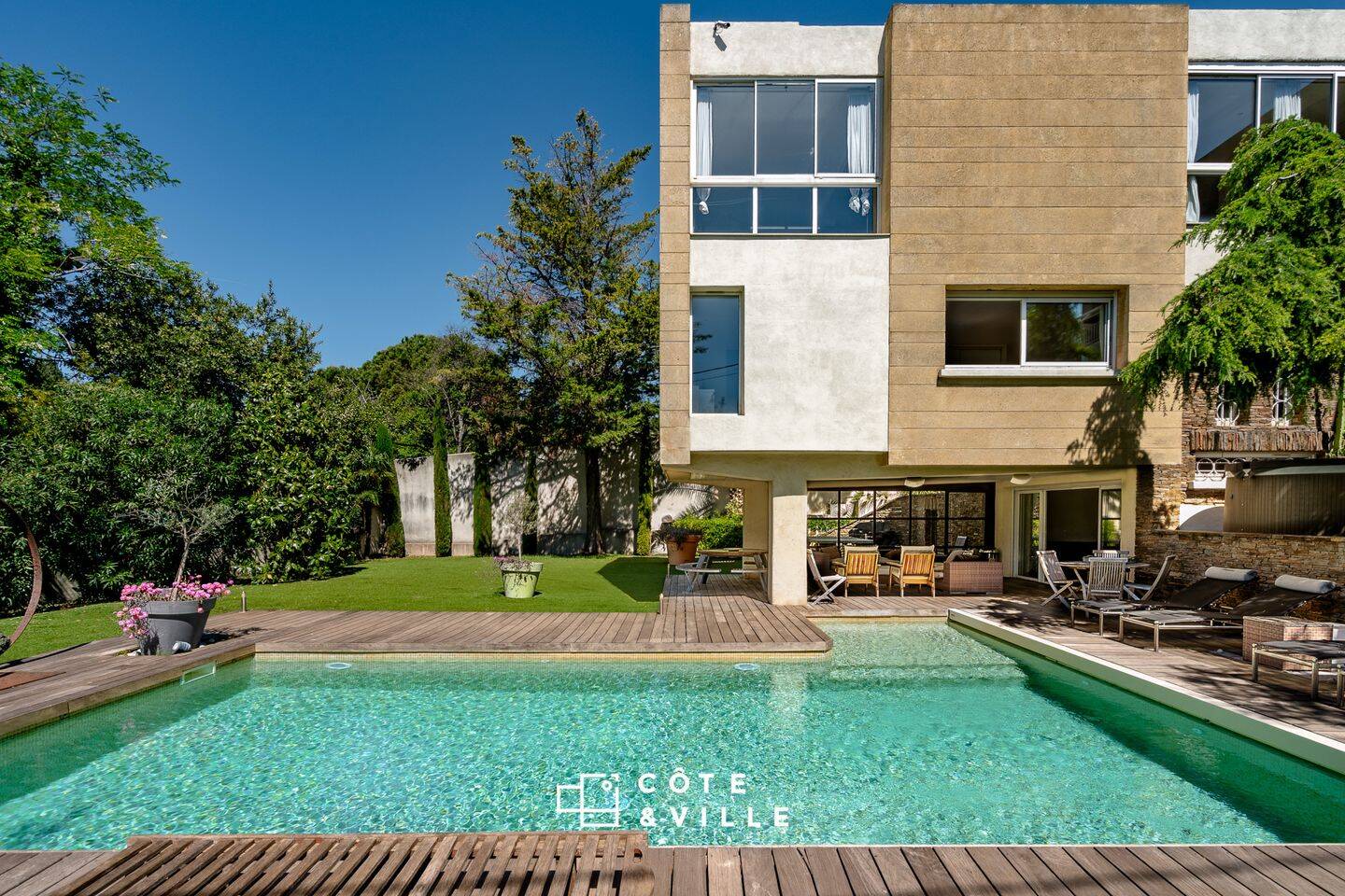 Maison 9 pièces 384 m² · à Marseille 8ème Arrondissement · 384 m² · 3 150 000 €