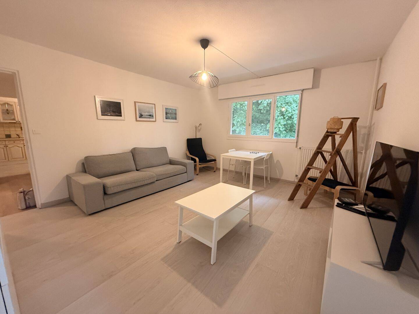4 pièces 85 m² · à Lormont · 85,3 m² · 990 €