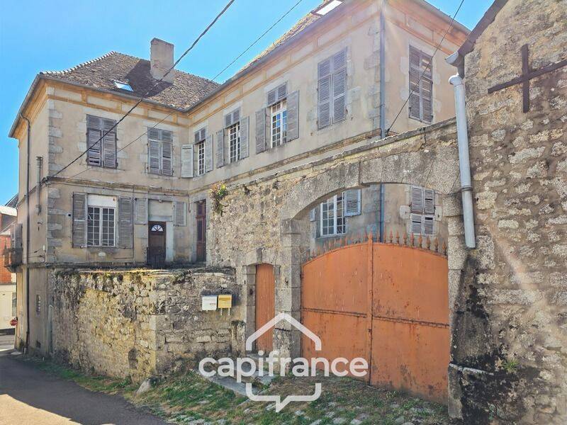Maison 25 pièces 780 m² · à Lormes · 780 m² · 280 000 €