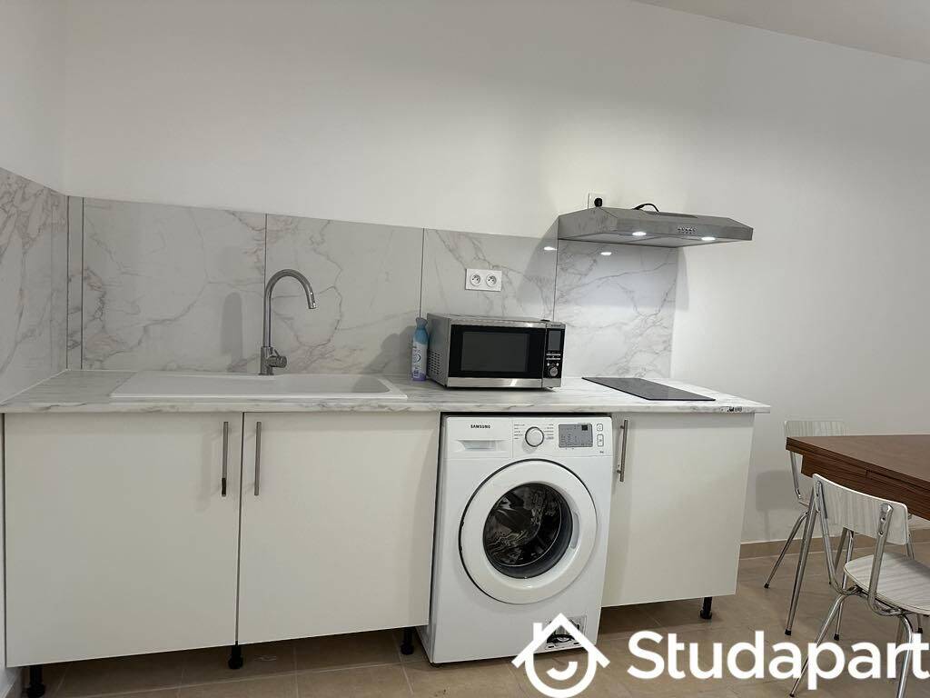Appartement 1 pièce 10 m² · à Saint-Denis · 10 m² · 650 €/mois