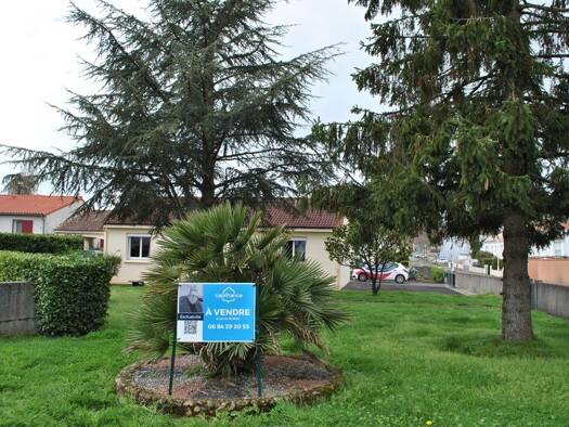 Maison de plain-pied à vendre 228 975 € 5 pièces 2 chambres 98 m² 1 091 m² de terrain Treize-Septiers 85600