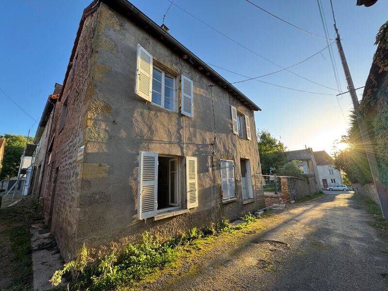 Maison 4 pièces 69 m² · à Saint-Christophe-en-Brionnais · 69 m² · 39 000 €