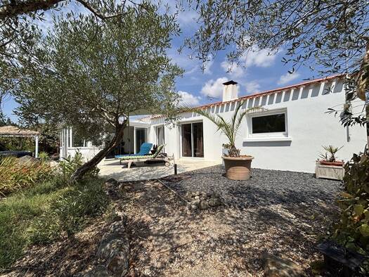 Maison à vendre 447 200 € 6 pièces 4 chambres 166,8 m² 12 123 m² de terrain Le Perrier 85300