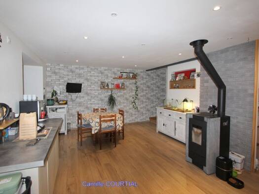 Maison à vendre 189 000 € 4 pièces 2 chambres 81 m² 42 m² de terrain Châteauneuf-de-Vernoux 07240