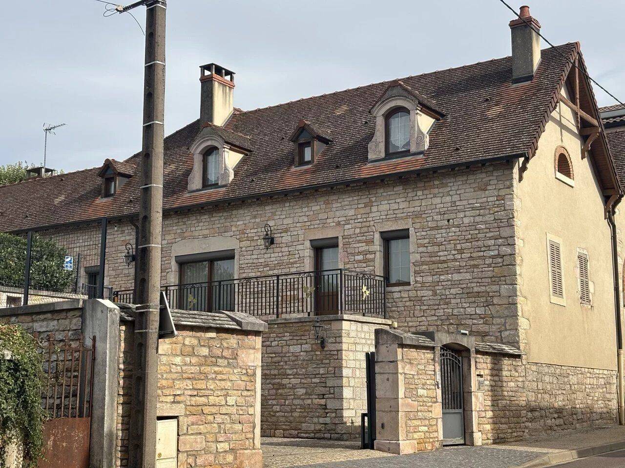 Maison 8 pièces 250 m² · à Nuits-Saint-Georges · 250 m² · 699 800 €