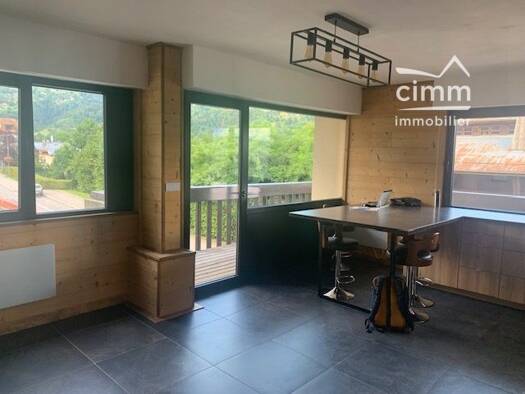 Appartement à louer 1 500 € 4 pièces 3 chambres 62,8 m² 1er étage Est Saint-Gervais-les-Bains 74170