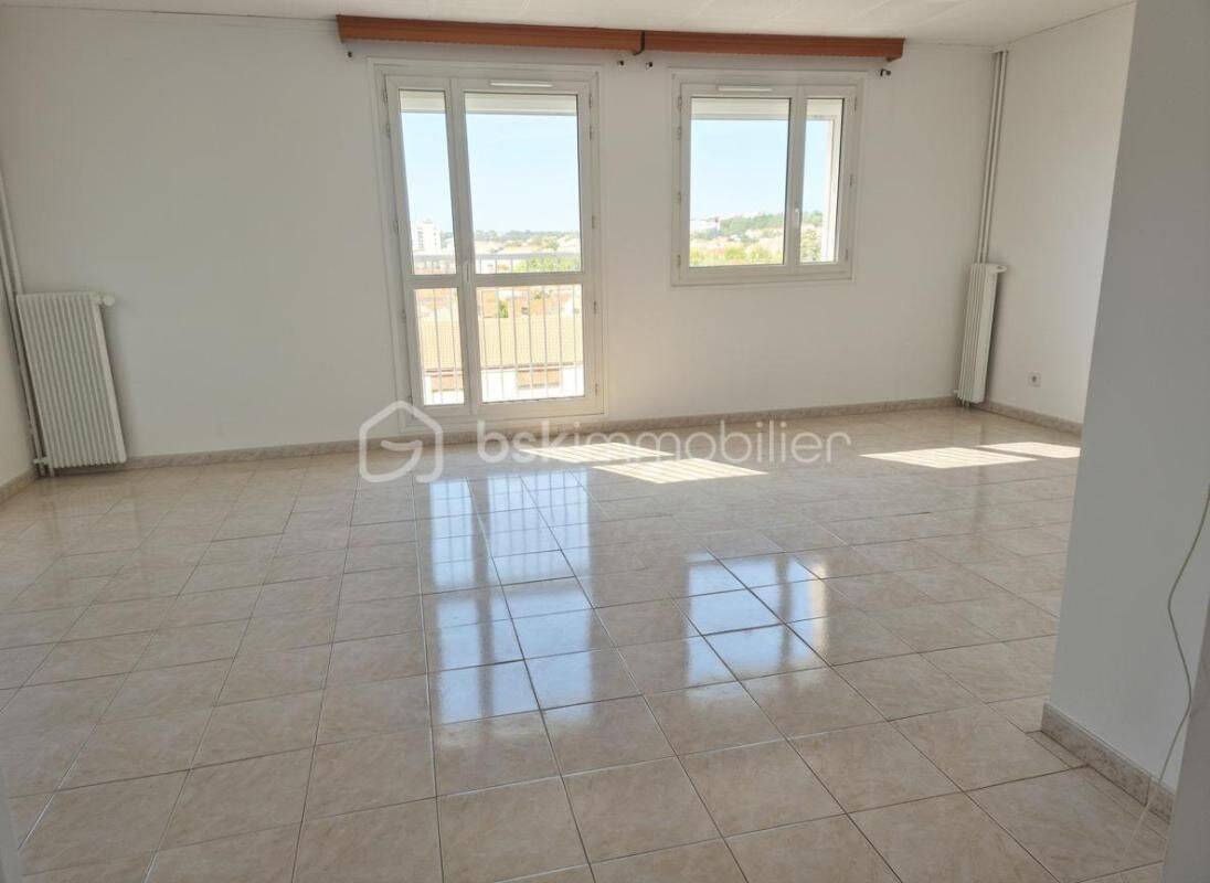 Appartement 4 pièces 68 m² · à Nîmes · 68 m² · 123 000 €