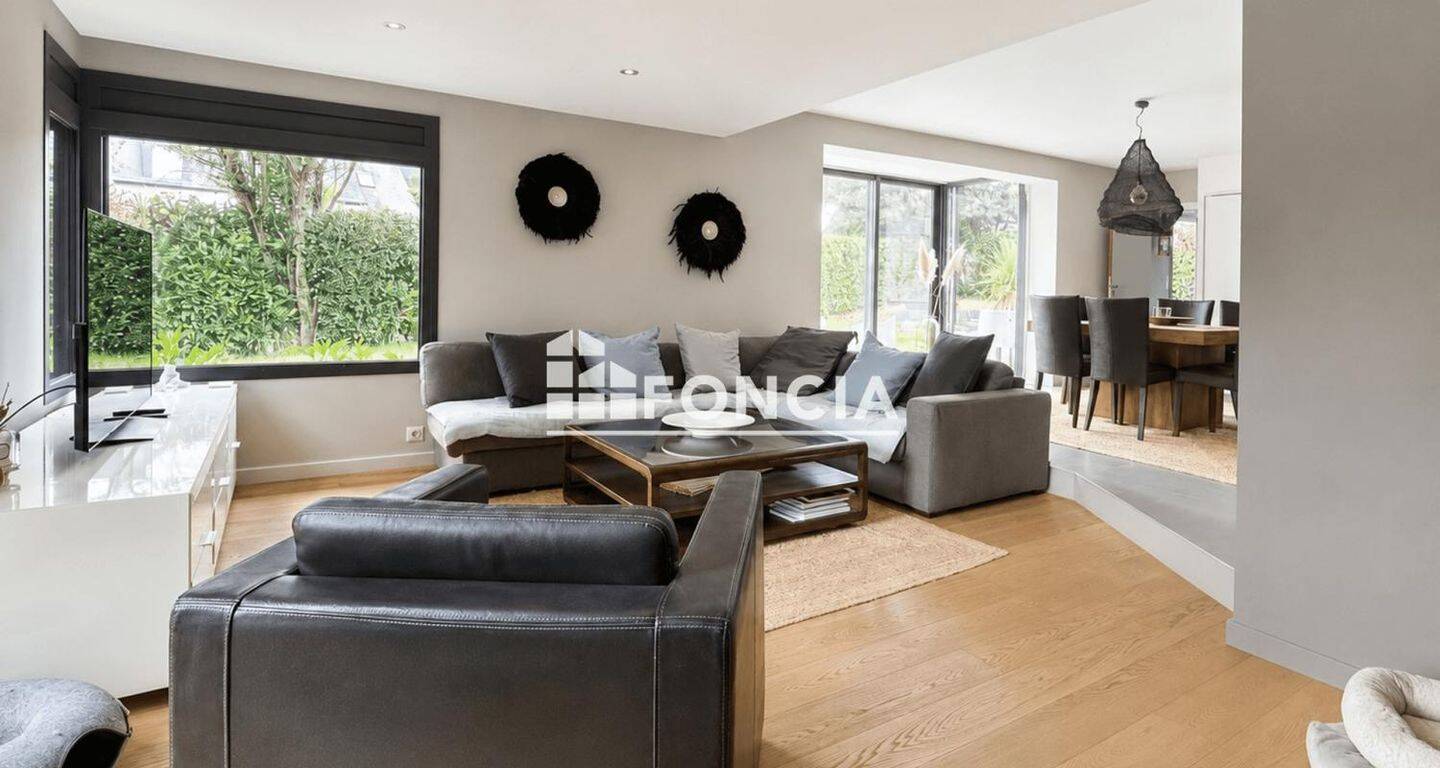Maison 8 pièces 230 m² · à Saint-Grégoire · 230 m² · 879 900 €
