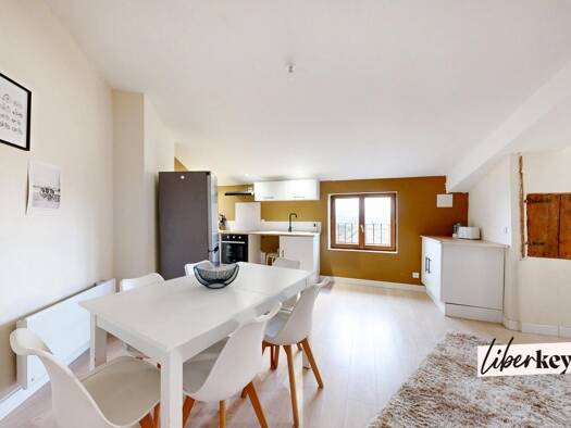 Maison à vendre 249 000 € 6 pièces 3 chambres 141 m² Caromb 84330