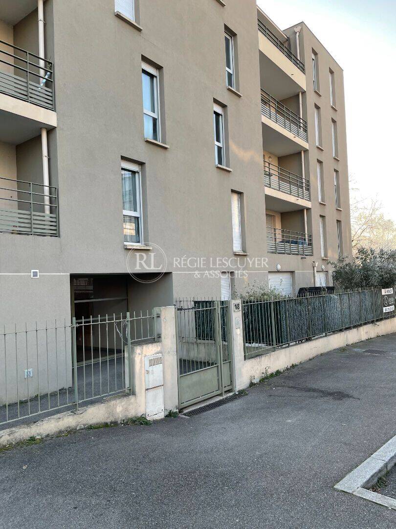Appartement 3 pièces 77 m² · à Caluire-Et-Cuire · 77,4 m² · 1 320 €