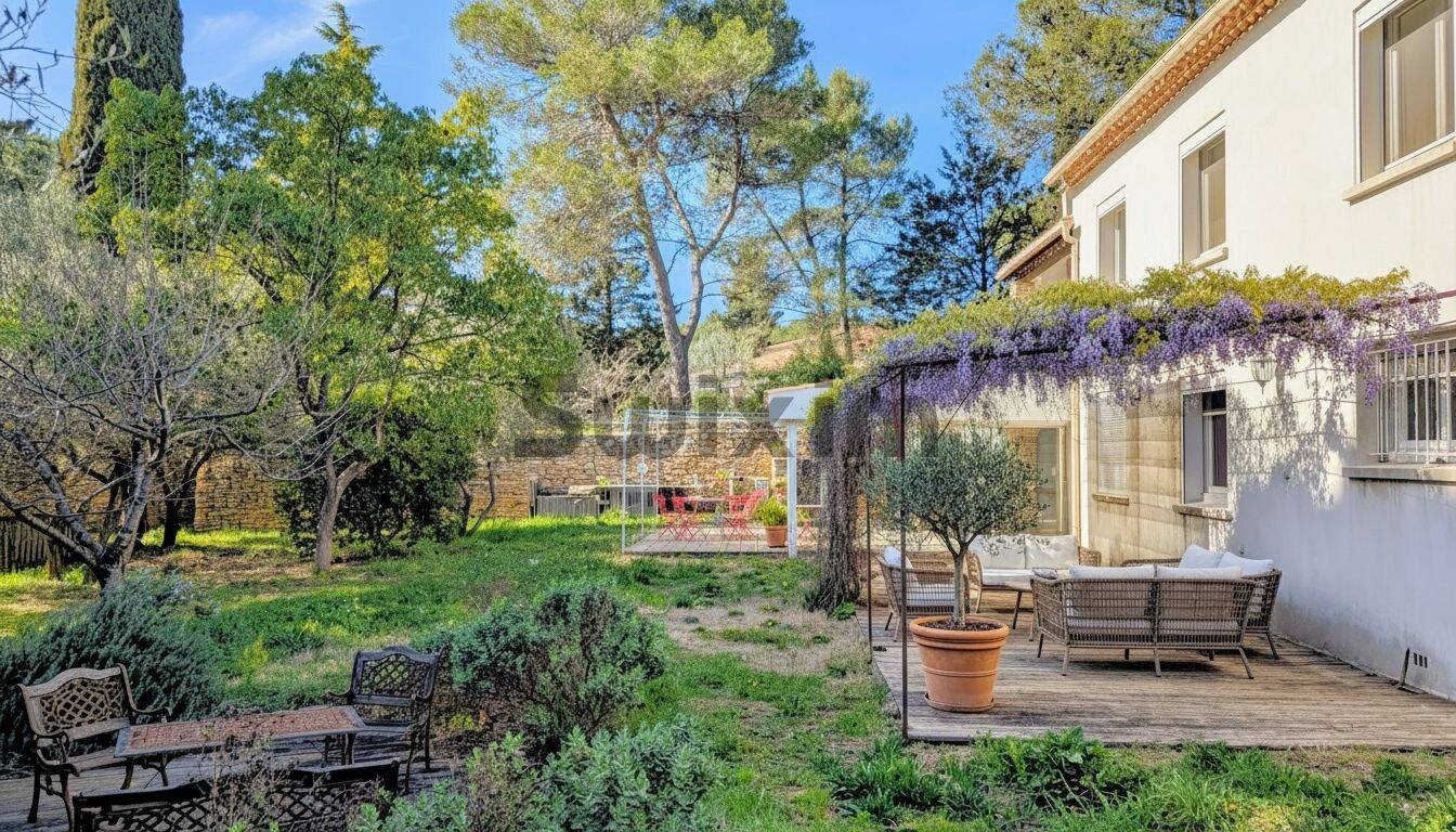 Maison 8 pièces 221 m² · à Nîmes · 221 m² · 420 000 €