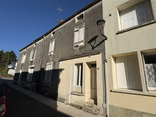 Maison à vendre 33 000 € 4 pièces 2 chambres 99 m² Montournais 85700