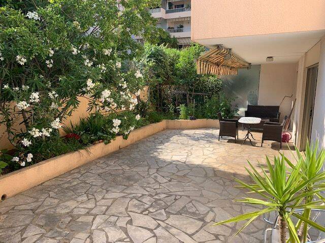 3 pièces 100 m² · à Saint-Laurent-du-Var · 100 m² · 2 100 €