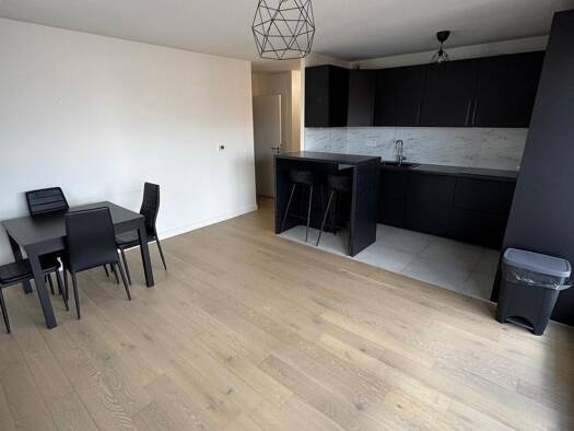 Appartement à louer 1 550 € 3 pièces 2 chambres 59,6 m² 5ème étage Annemasse 74100