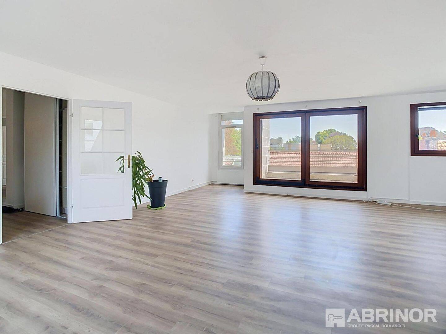 Appartement 4 pièces 121 m² · à Lille · 120,6 m² · 1 900 €