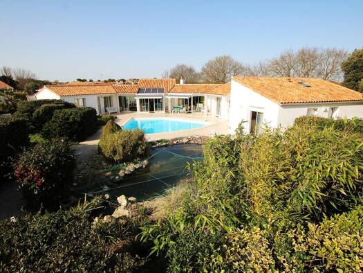 Maison de plain-pied à vendre 1 129 000 € 8 pièces 5 chambres 220 m² 4 007 m² de terrain Sud Nieul-sur-Mer 17137