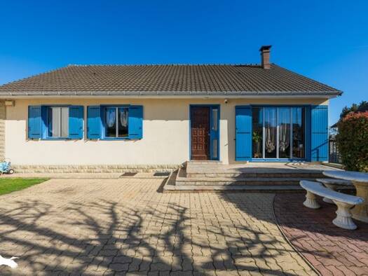 Maison de plain-pied à vendre 384 500 € 6 pièces 4 chambres 160 m² 557 m² de terrain Ecquevilly 78920