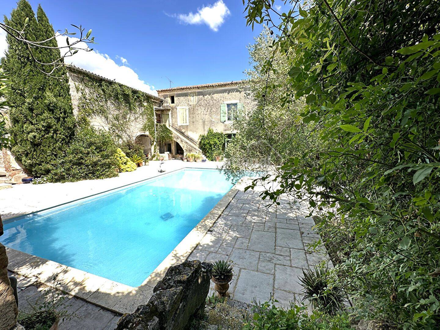 Maison 14 pièces 400 m² · à Saint-Geniès-de-Malgoirès · 400 m² · 395 000 €