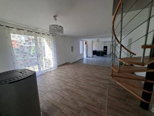 Maison à louer 750 € 4 pièces 3 chambres 143 m² disponible dès maintenant Lucy-le-Bois 89200