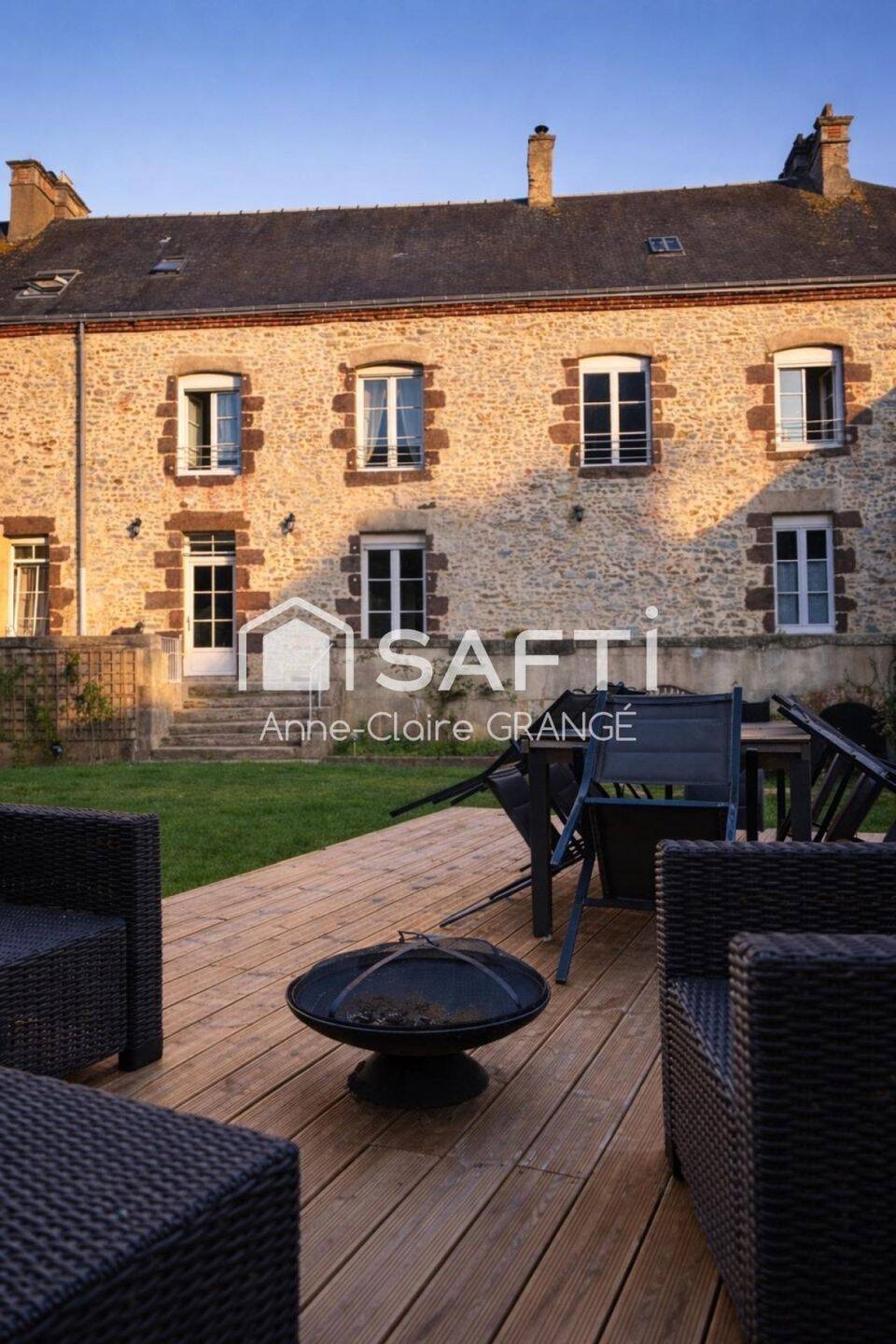 Maison 12 pièces 221 m² · à Fresnay-sur-Sarthe · 221 m² · 319 000 €