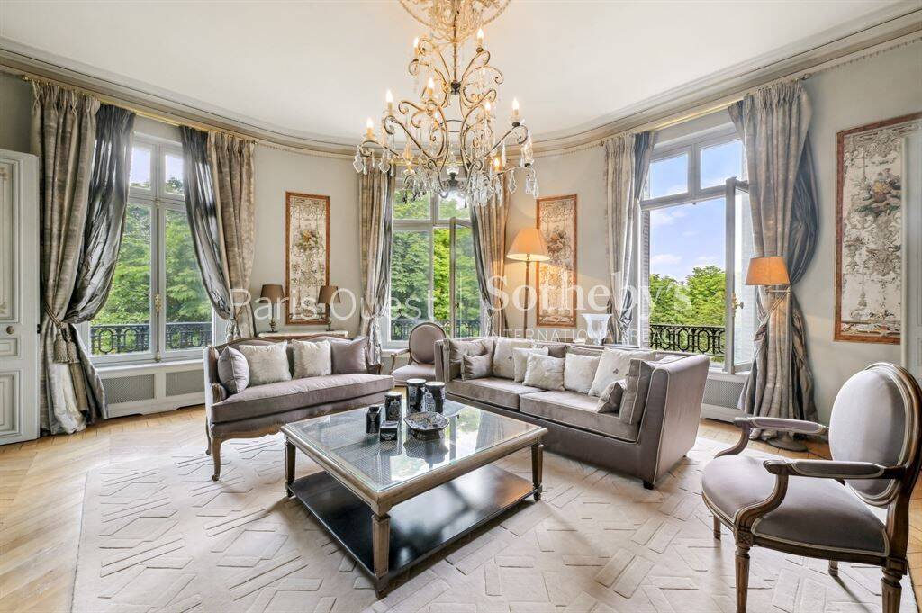 Appartement 7 pièces 320 m² · à Paris 7ème Arrondissement · 320 m² · 14 900 €/mois