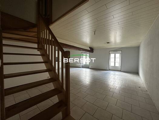 Appartement à louer 530 € 3 pièces 2 chambres 79 m² Étage 2/2 Rougemont 25680