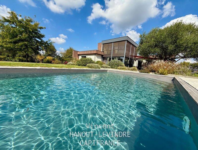 Maison 9 pièces 245 m² · à Bazoges-en-Paillers · 245 m² · 579 900 €