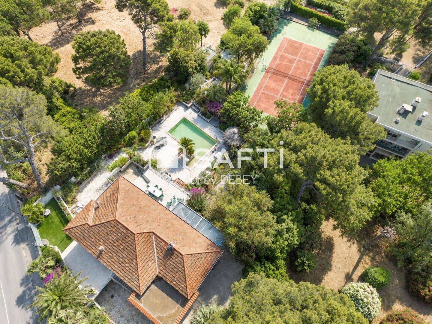 Maison 8 pièces 398 m² · à Sanary-sur-Mer · 398 m² · 3 300 000 €