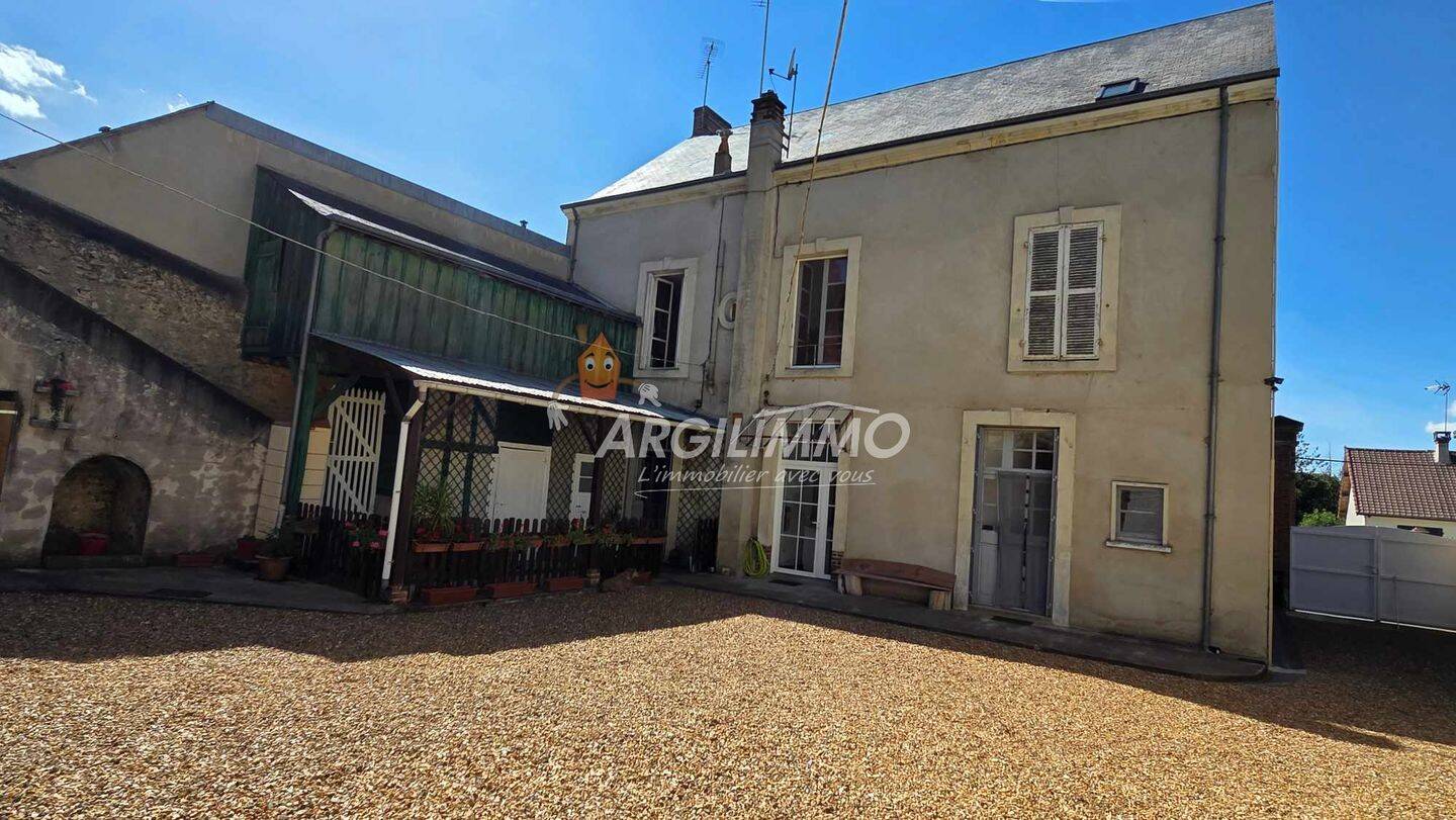 Maison 8 pièces 187 m² · à Saint-Calais · 186,6 m² · 138 000 €