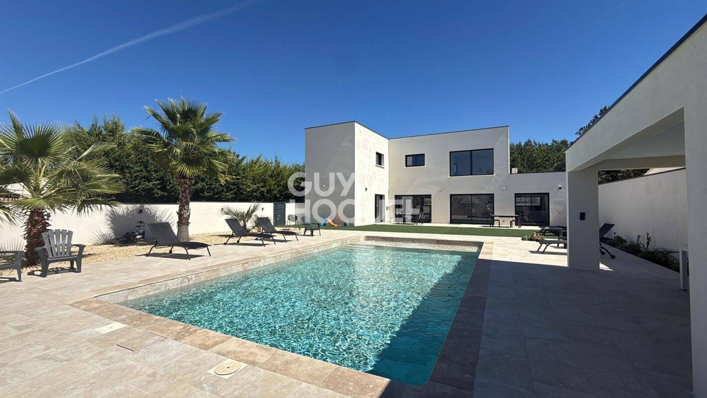 Maison 6 pièces 195 m² · à L'Isle-sur-la-Sorgue · 195 m² · 885 000 €