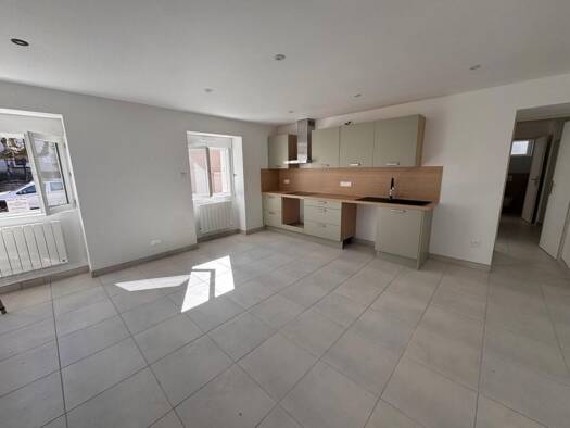 Maison à louer 880 € 4 pièces 3 chambres 77,5 m² 1 350 m² de terrain Robiac-Rochessadoule 30160