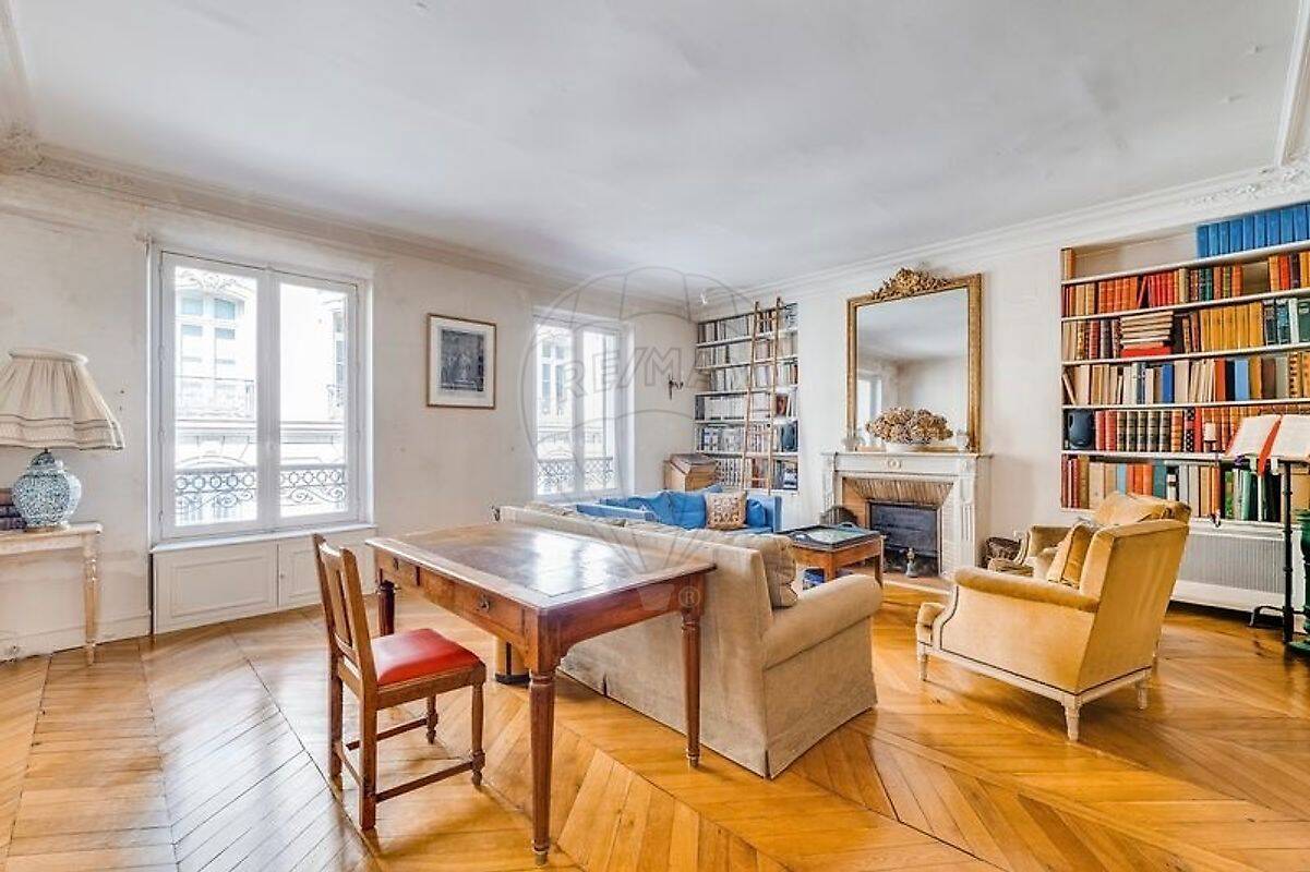 Appartement 6 pièces 156 m² · à Paris 7ème Arrondissement · 156 m² · 1 950 000 €