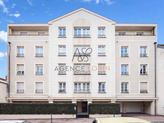 Appartement à vendre 570 000 € 3 pièces 2 chambres 74,7 m² Étage 1/4 Le Vésinet 78110