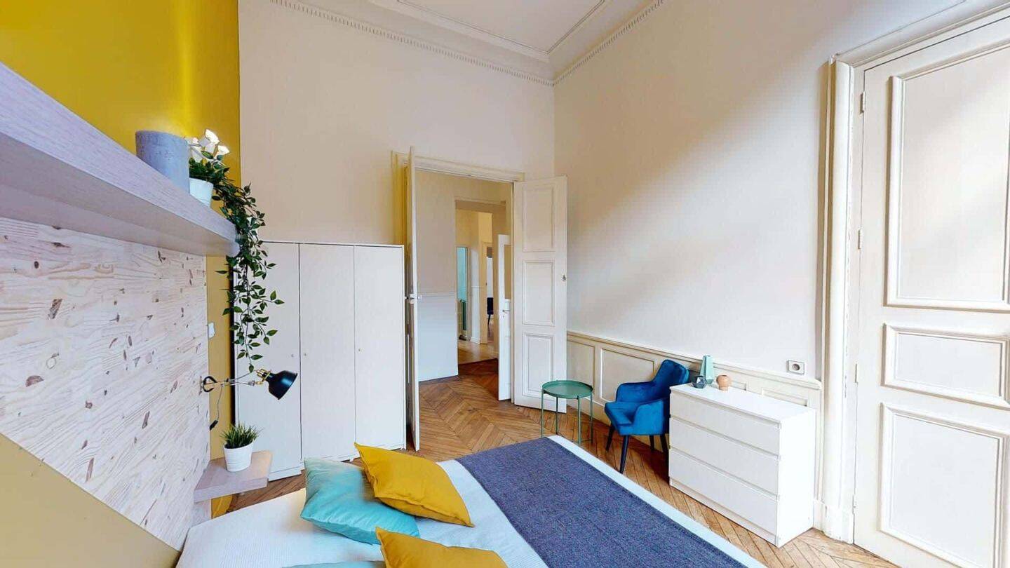 Chambre dans le 13 rue Peyras - Colocation — 2